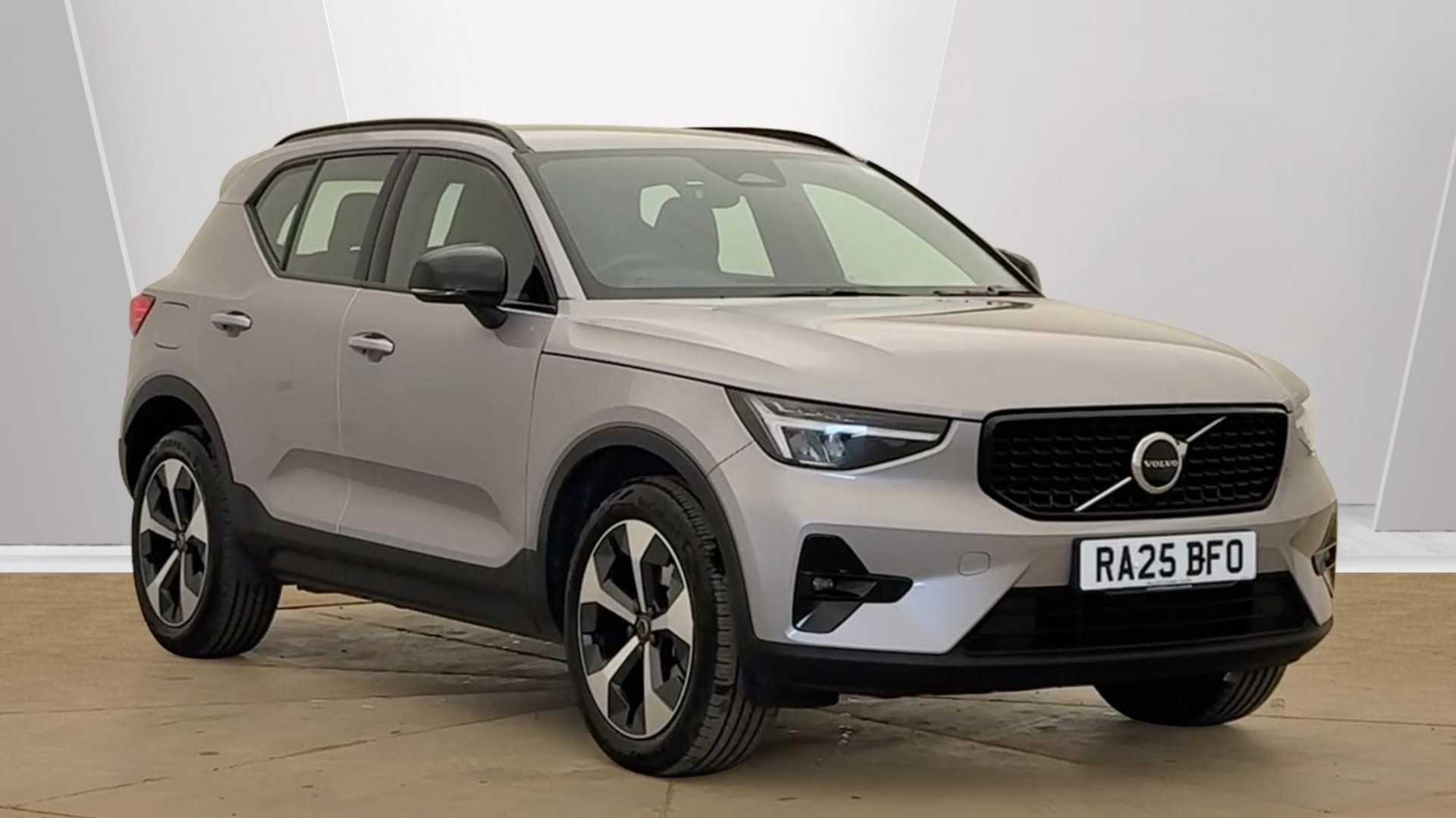 2025 VOLVO XC40