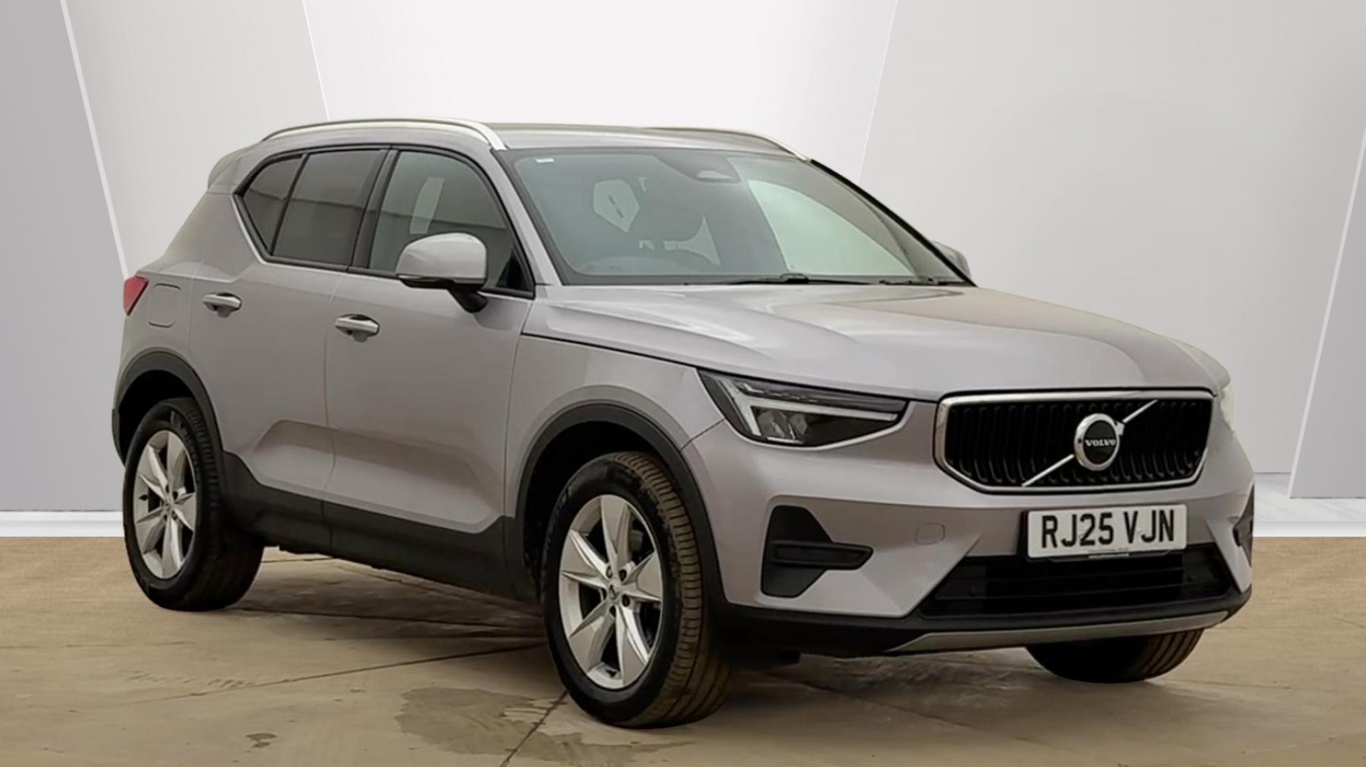 2025 VOLVO XC40