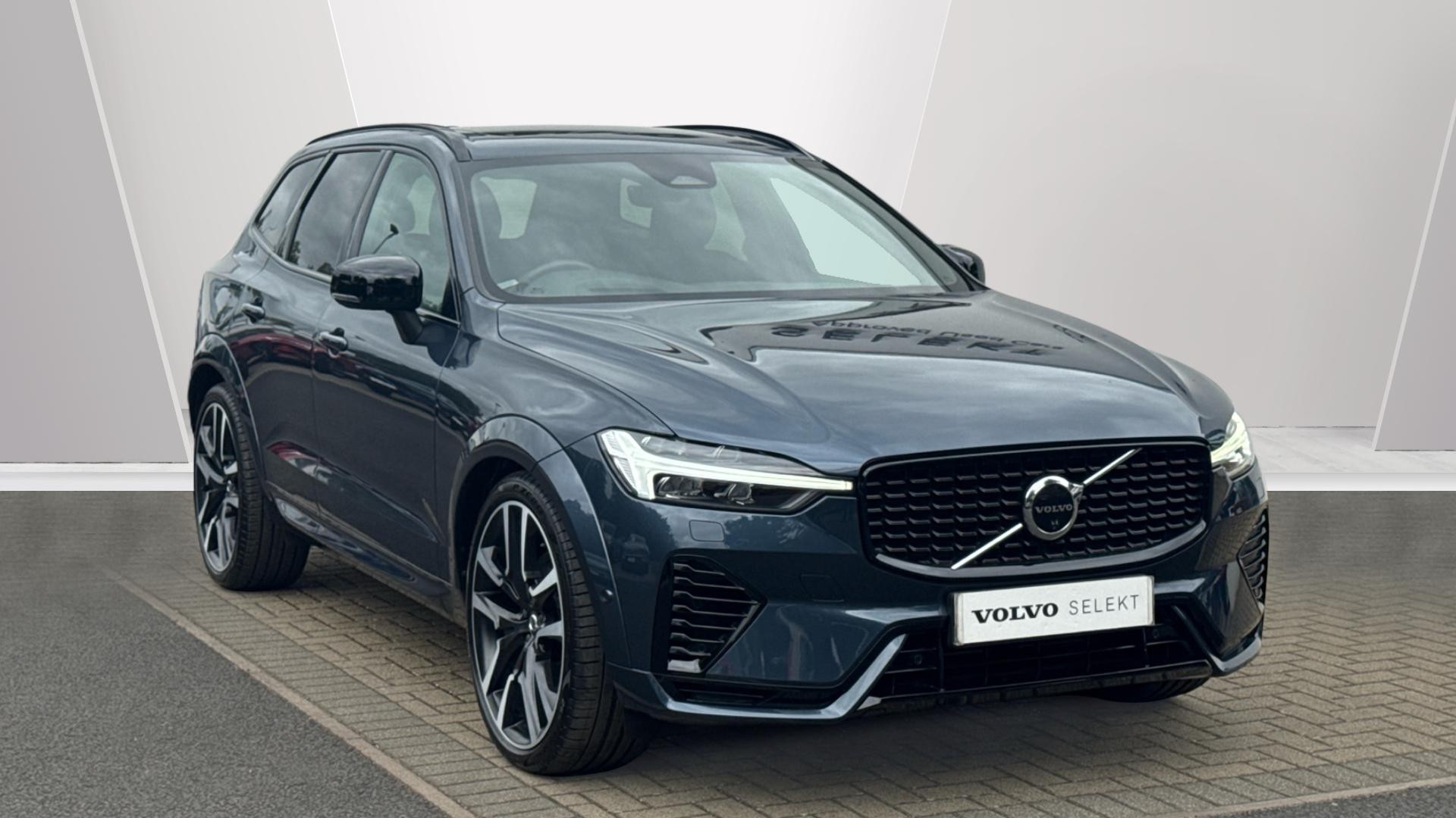 2022 VOLVO XC60