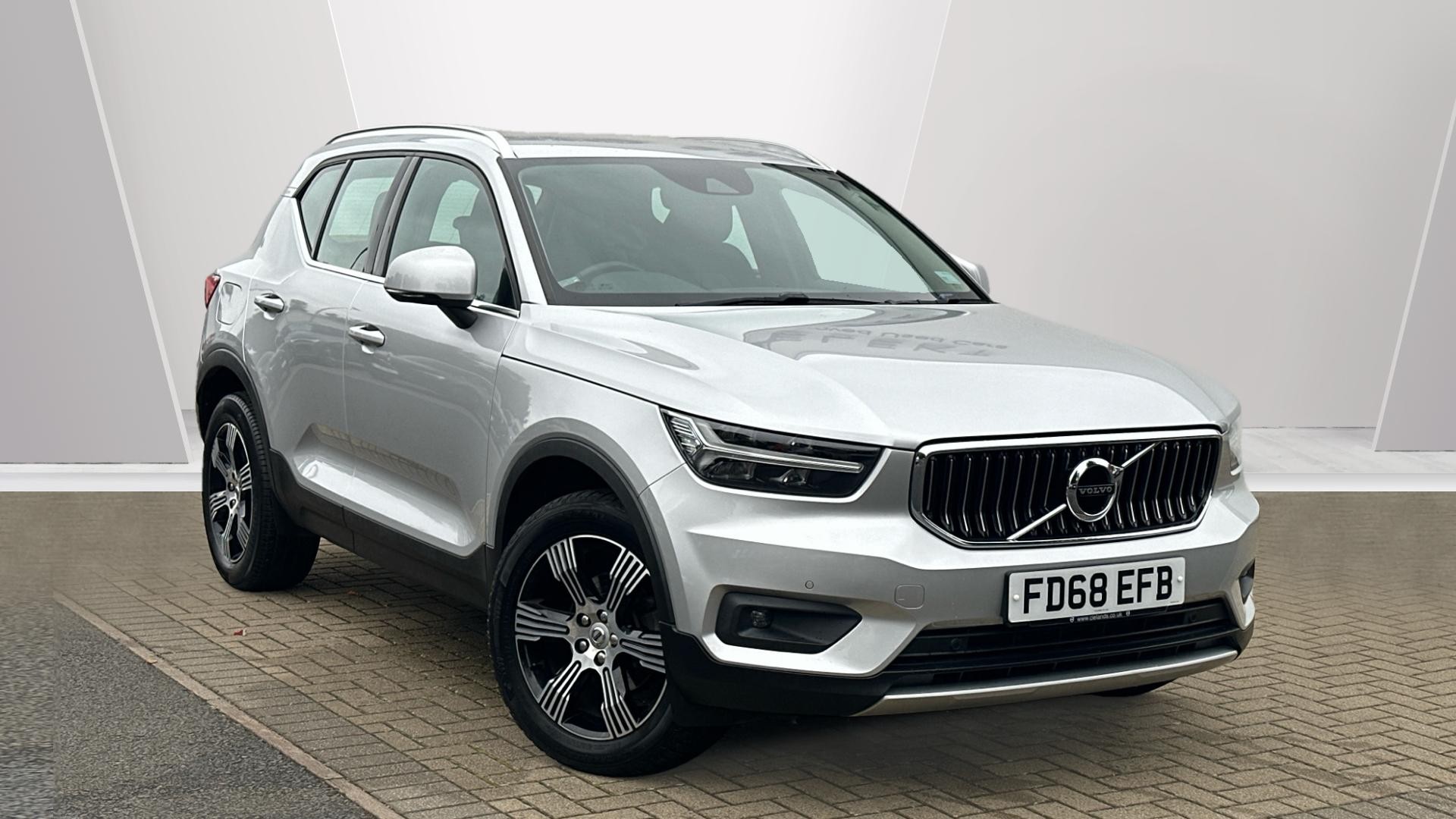 VOLVO XC40