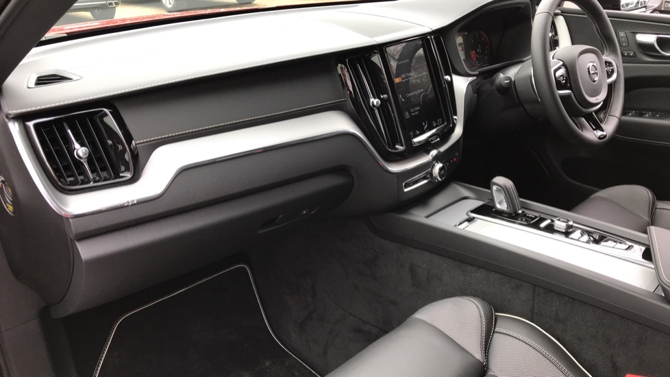 Volvo XC60 II B4 (Diesel Mild Hybrid) AWD R-Design Pro ...