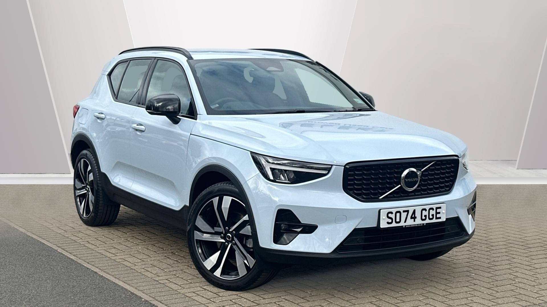 2025 Volvo XC40