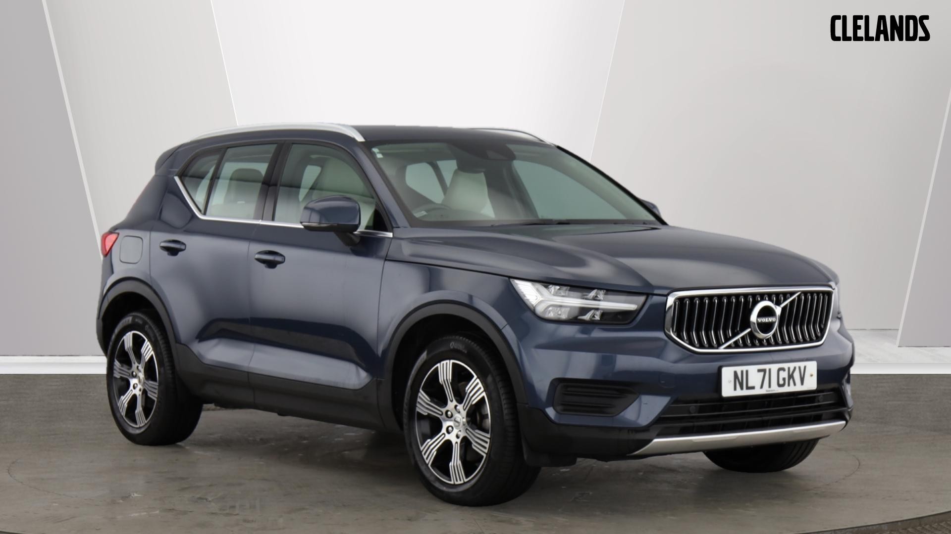 2021 VOLVO XC40
