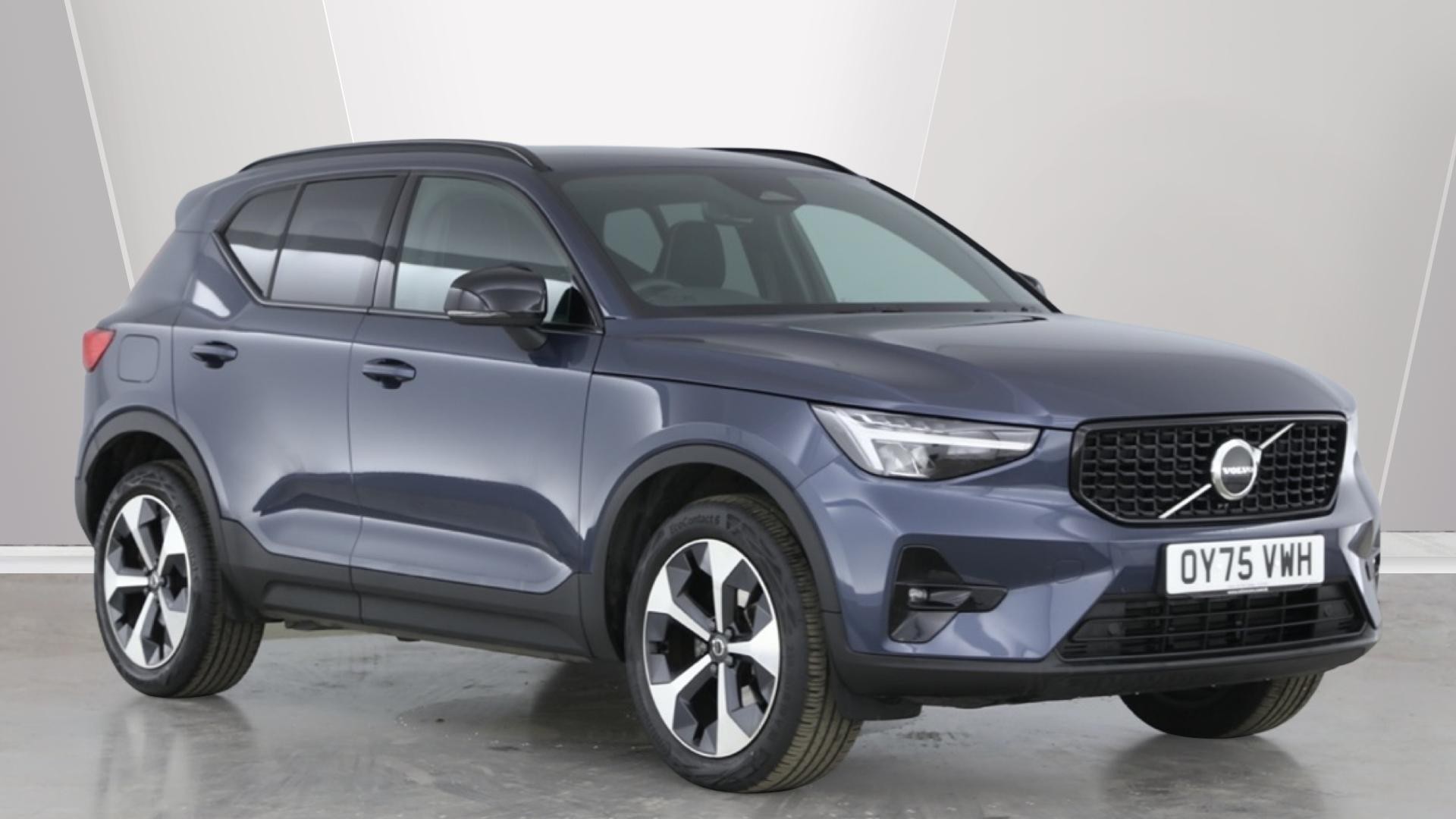 2025 VOLVO XC40