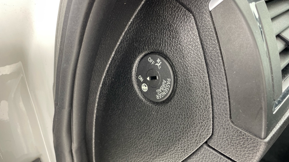 BMW 2 Series 218d Sport 2dr [Nav] Diesel Coupe - Image 28