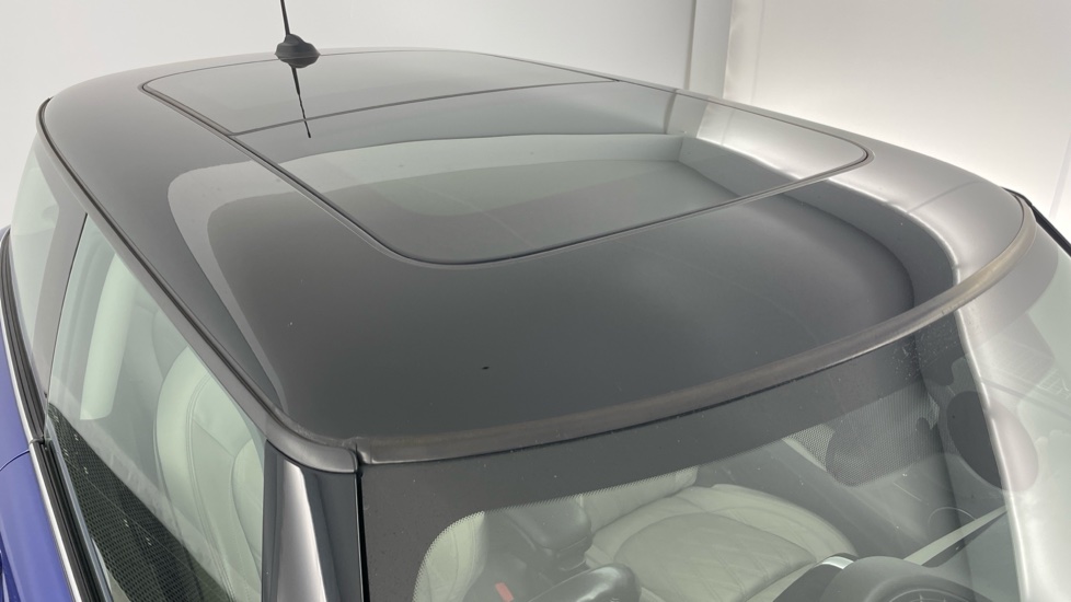 MINI Hatchback 1.5 Cooper Exclusive II 3dr Petrol Hatchback - Image 21