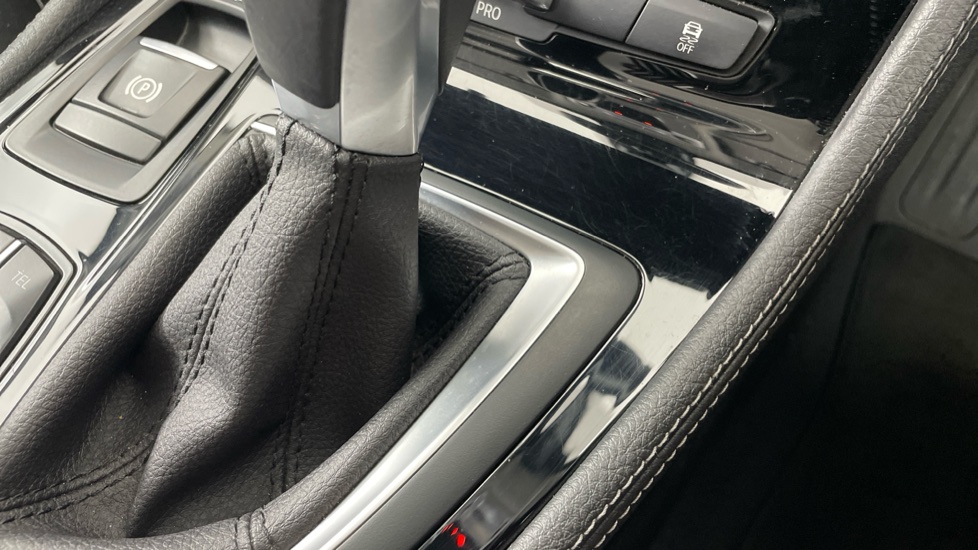 BMW 2 Series 225i xDrive Luxury 5dr Step Auto Petrol Hatchback - Image 19