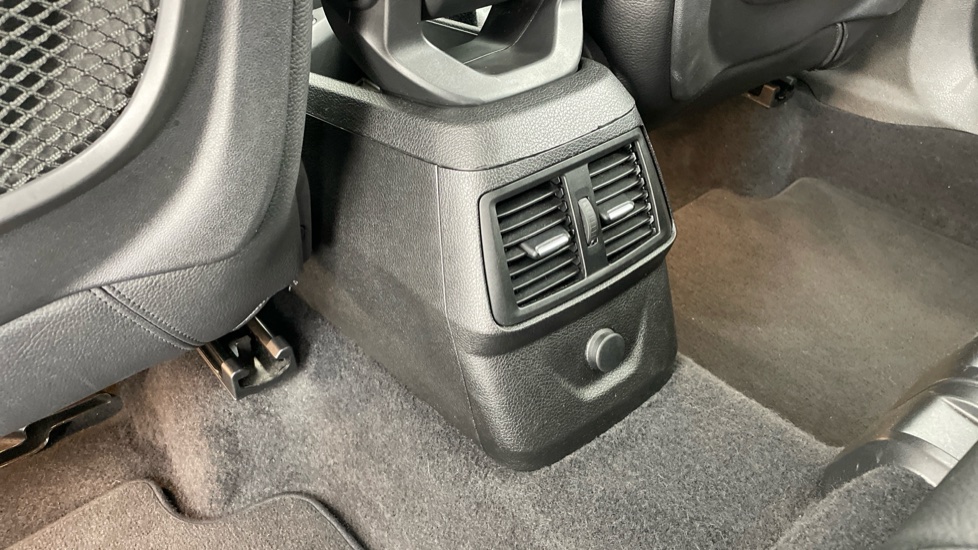 BMW 2 Series 225i xDrive Luxury 5dr Step Auto Petrol Hatchback - Image 32