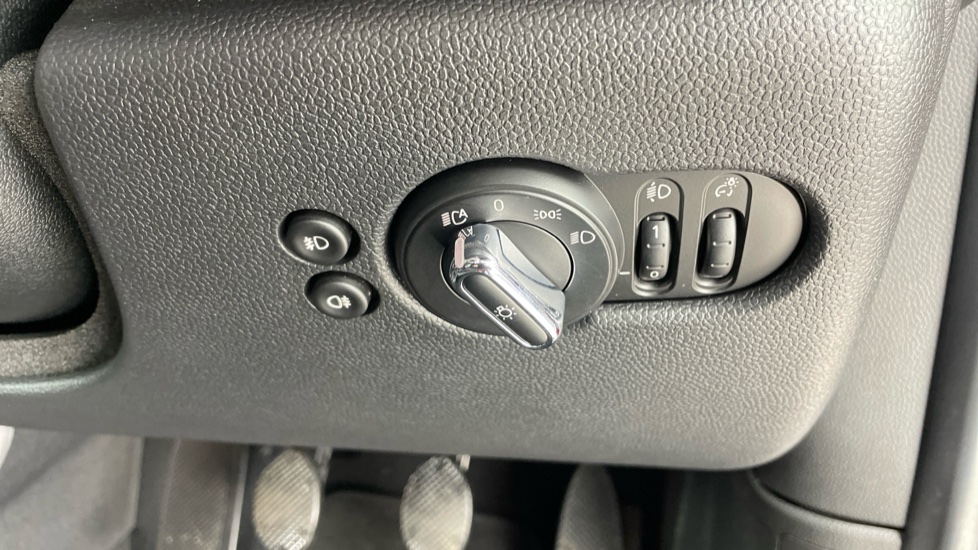 MINI Hatchback 1.5 Cooper Classic II 3dr Petrol Hatchback - Image 47