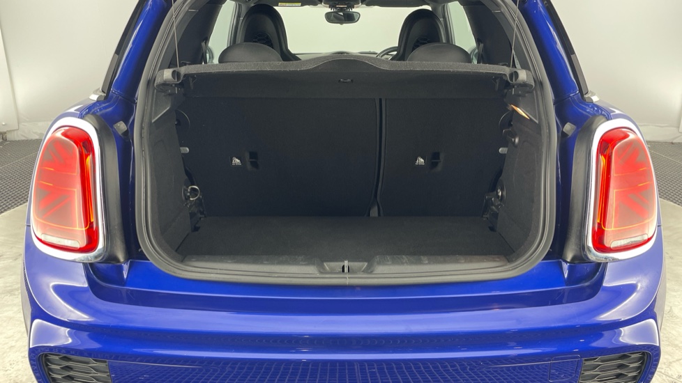 MINI Hatchback 2.0 Cooper S Sport II 3dr Auto [Comfort/Nav Pack] Petrol Hatchback - Image 13