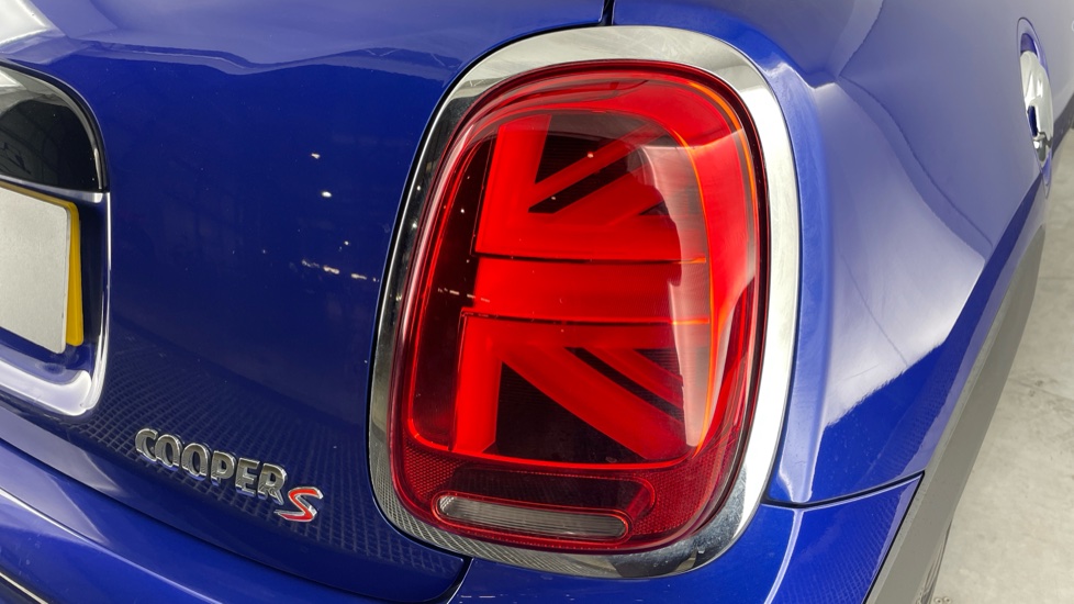 MINI Hatchback 2.0 Cooper S Sport II 3dr Auto [Comfort/Nav Pack] Petrol Hatchback - Image 22