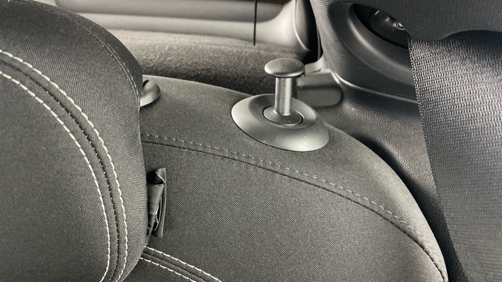 MINI Hatchback 2.0 Cooper S Sport II 3dr Auto [Comfort/Nav Pack] Petrol Hatchback - Image 37