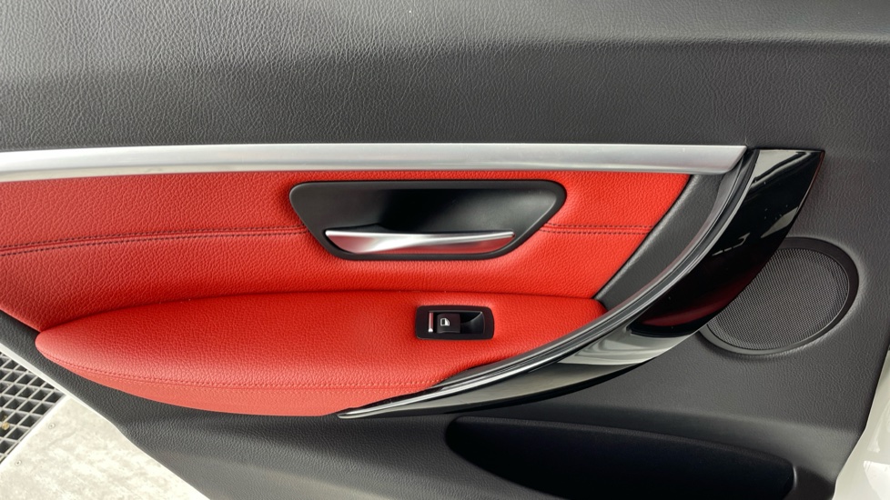 BMW 3 Series 320d EfficientDynamics Sport 5dr Diesel Estate - Image 29