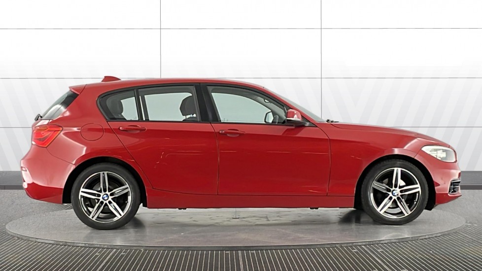 BMW 1 Series 118i [1.5] Sport 5dr [Nav] Step Auto Petrol Hatchback - Image 3
