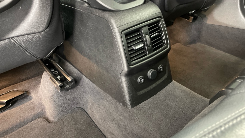 BMW X1 xDrive 20d xLine 5dr Step Auto Diesel Estate - Image 32