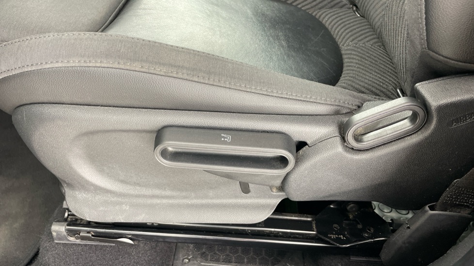 MINI Countryman 2.0 Cooper D 5dr Auto Diesel Hatchback - Image 27