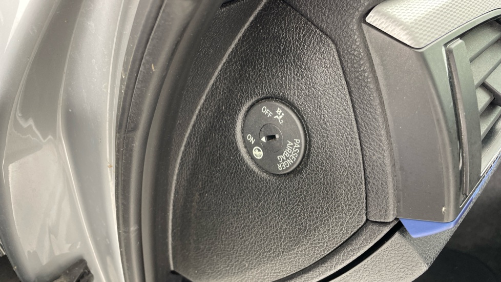 BMW 2 Series 220d M Sport 2dr [Nav] Diesel Convertible - Image 29