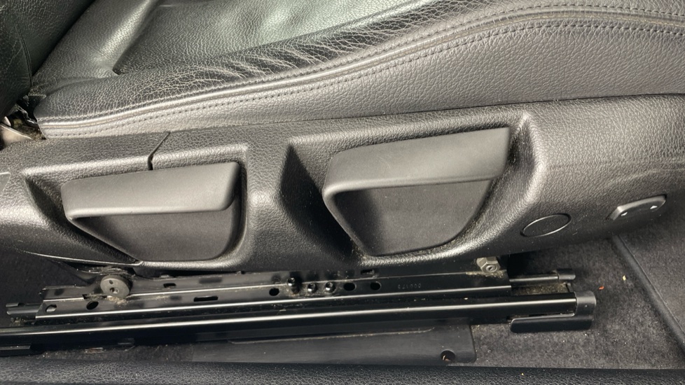 BMW 2 Series 220d M Sport 2dr [Nav] Diesel Convertible - Image 38