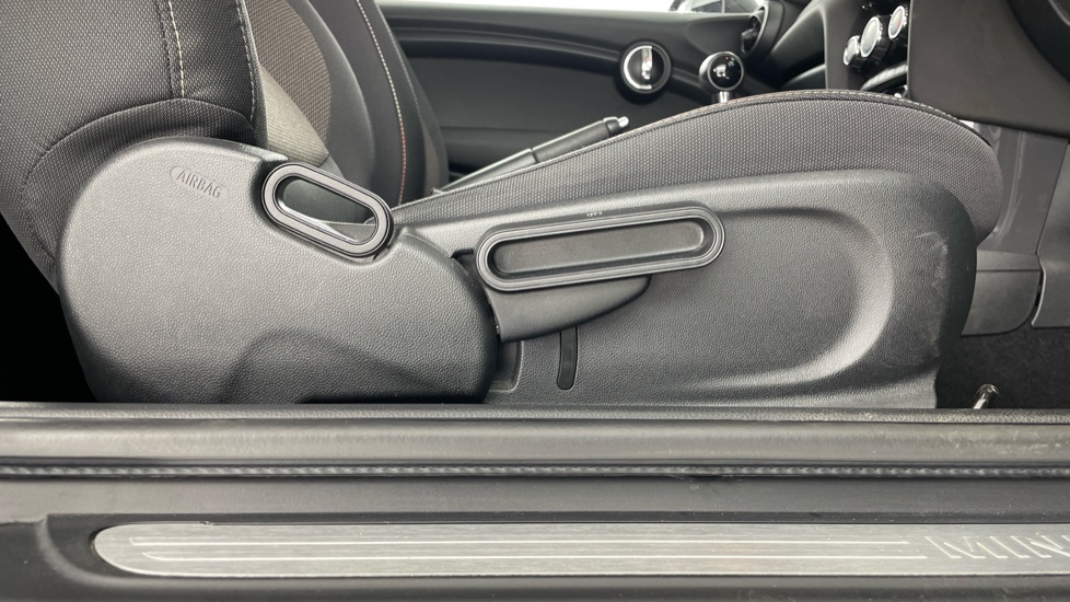MINI Hatchback 1.2 One 3dr Petrol Hatchback - Image 33