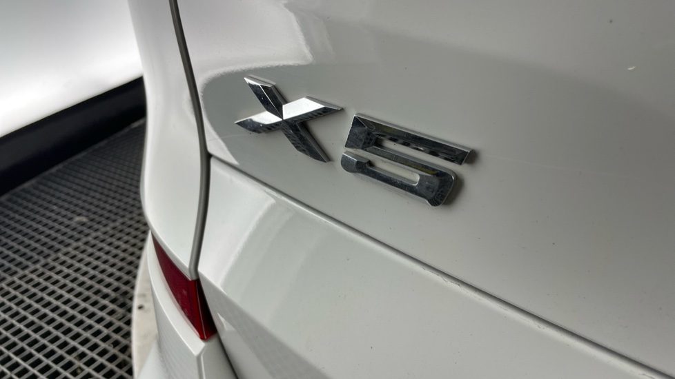 BMW X5 xDrive40i M Sport 5dr Auto Petrol Estate - Image 41