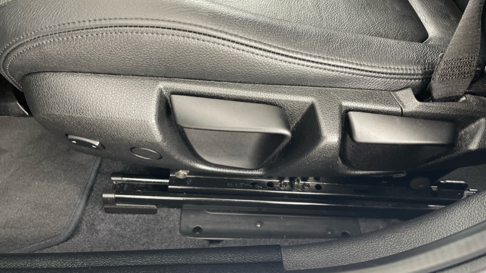 BMW 1 Series 116i M Sport 5dr Petrol Hatchback - Image 27