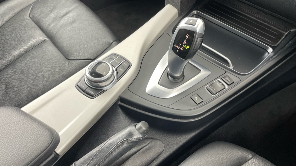 BMW 3 Series 320d SE 4dr Step Auto Diesel Saloon - Image 10