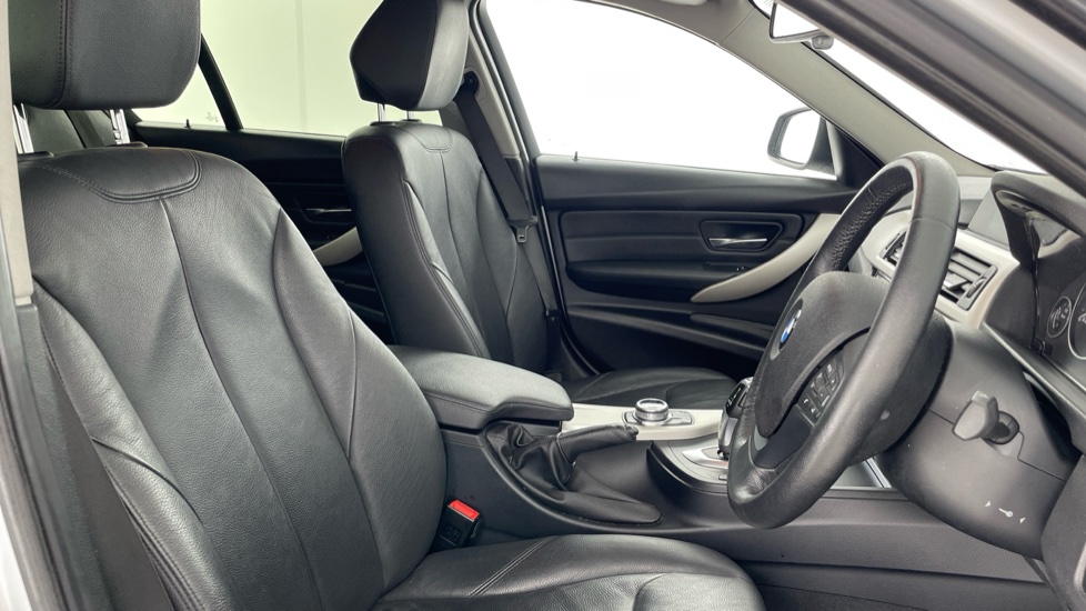 BMW 3 Series 320d SE 4dr Step Auto Diesel Saloon - Image 11