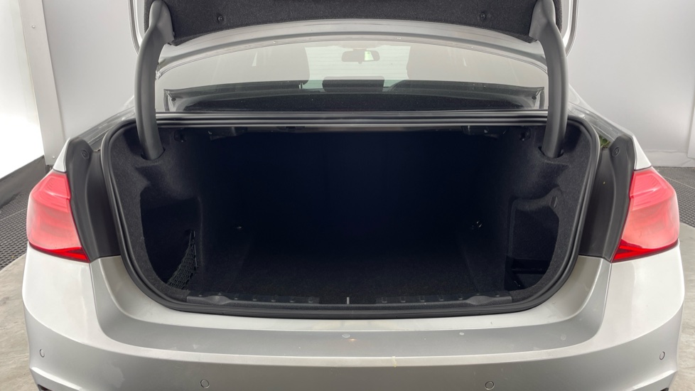 BMW 3 Series 320d SE 4dr Step Auto Diesel Saloon - Image 13