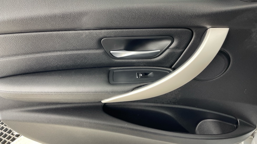 BMW 3 Series 320d SE 4dr Step Auto Diesel Saloon - Image 25