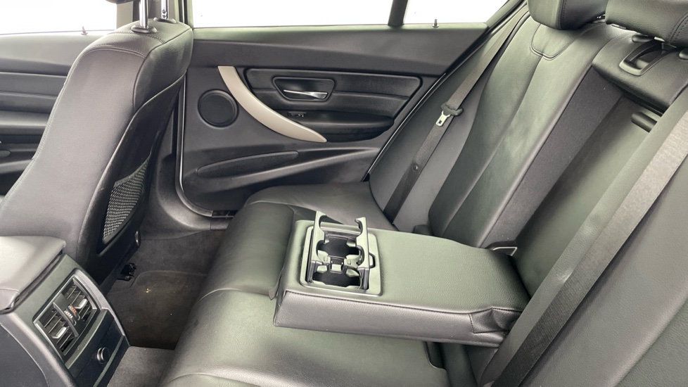 BMW 3 Series 320d SE 4dr Step Auto Diesel Saloon - Image 33