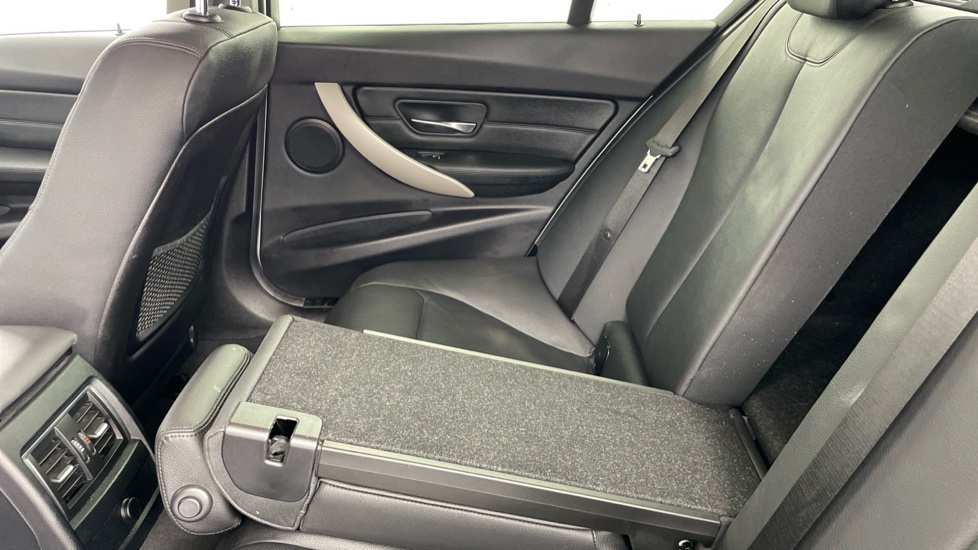 BMW 3 Series 320d SE 4dr Step Auto Diesel Saloon - Image 35