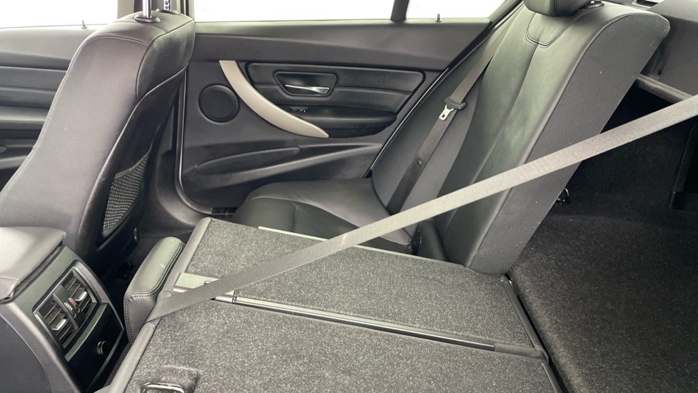 BMW 3 Series 320d SE 4dr Step Auto Diesel Saloon - Image 36
