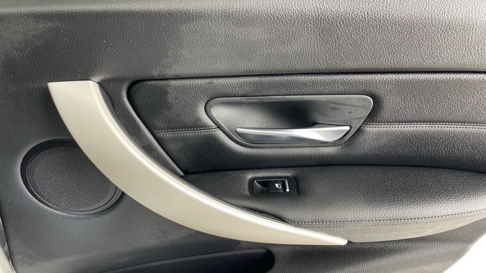 BMW 3 Series 320d SE 4dr Step Auto Diesel Saloon - Image 42