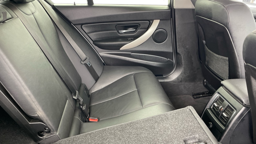BMW 3 Series 320d SE 4dr Step Auto Diesel Saloon - Image 45