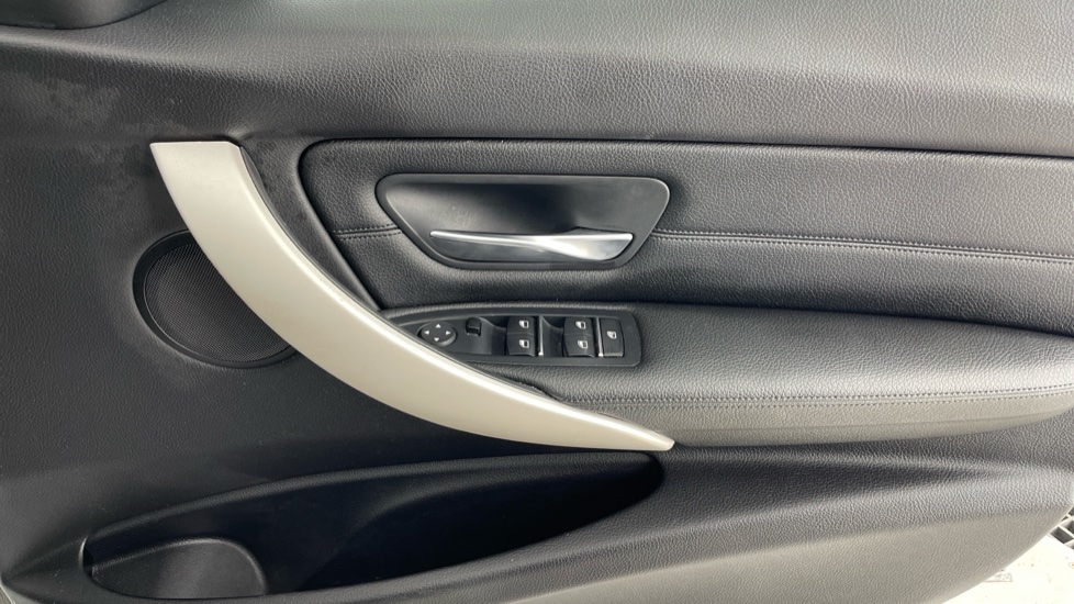 BMW 3 Series 320d SE 4dr Step Auto Diesel Saloon - Image 46