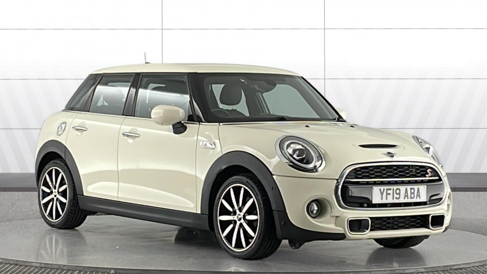 MINI Hatchback 2.0 Cooper S Exclusive II 5dr [Comfort Pack] Petrol Hatchback - Image 1
