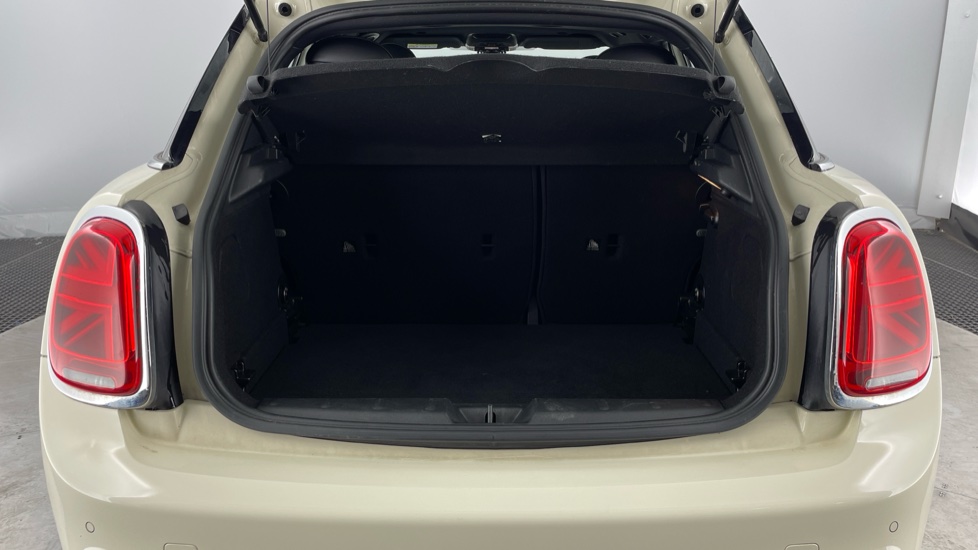 MINI Hatchback 2.0 Cooper S Exclusive II 5dr [Comfort Pack] Petrol Hatchback - Image 13