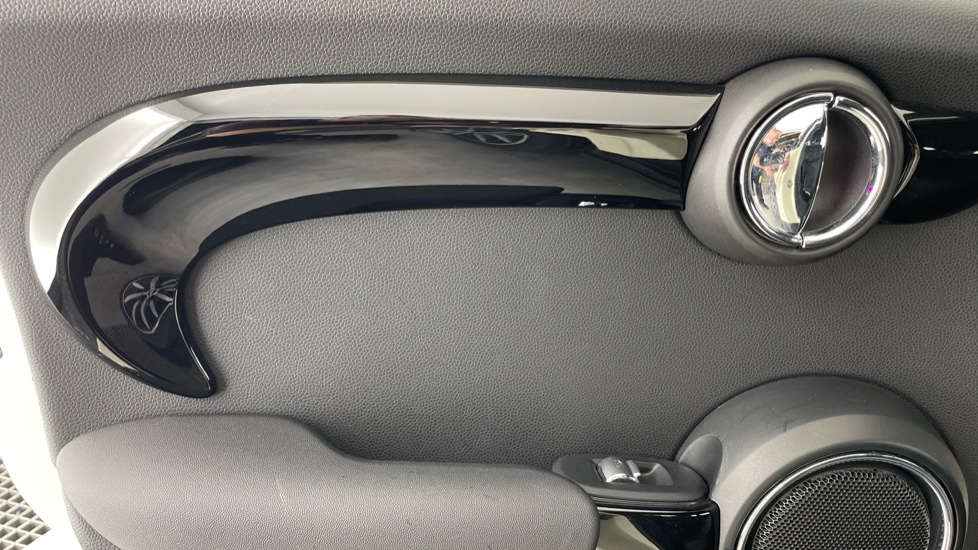 MINI Hatchback 2.0 Cooper S Exclusive II 5dr [Comfort Pack] Petrol Hatchback - Image 33