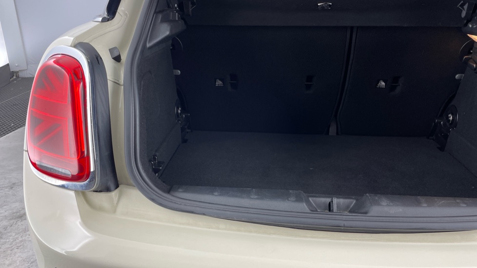 MINI Hatchback 2.0 Cooper S Exclusive II 5dr [Comfort Pack] Petrol Hatchback - Image 40