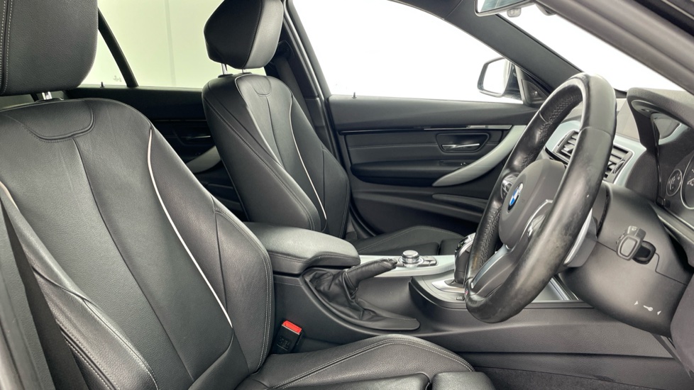 BMW 3 Series 320i xDrive M Sport 5dr Step Auto Petrol Estate - Image 11