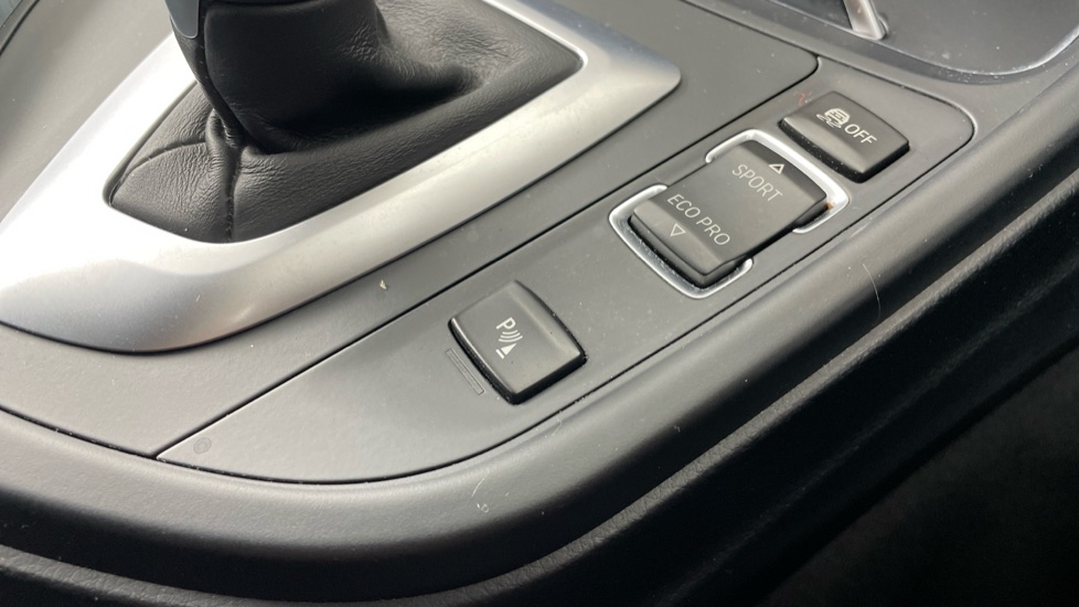 BMW 3 Series 320i xDrive M Sport 5dr Step Auto Petrol Estate - Image 19