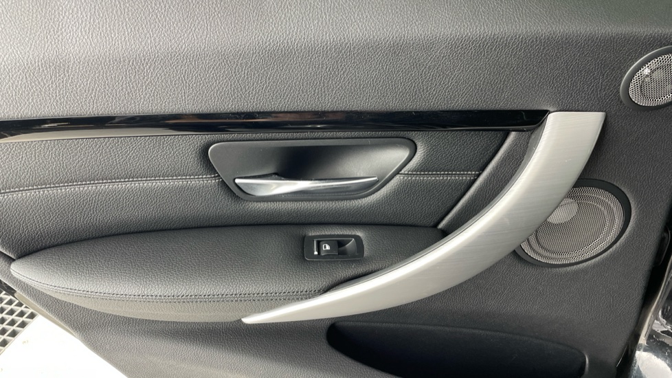 BMW 3 Series 320i xDrive M Sport 5dr Step Auto Petrol Estate - Image 31
