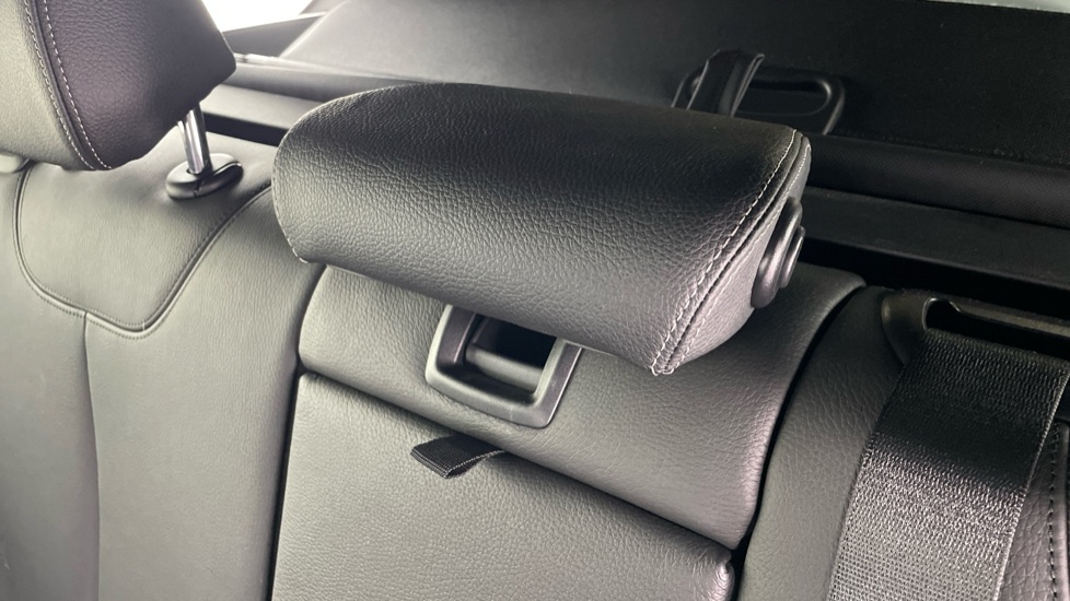 BMW 3 Series 320i xDrive M Sport 5dr Step Auto Petrol Estate - Image 36