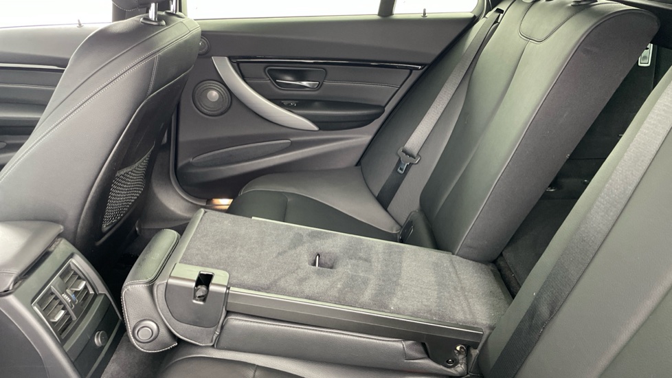 BMW 3 Series 320i xDrive M Sport 5dr Step Auto Petrol Estate - Image 37