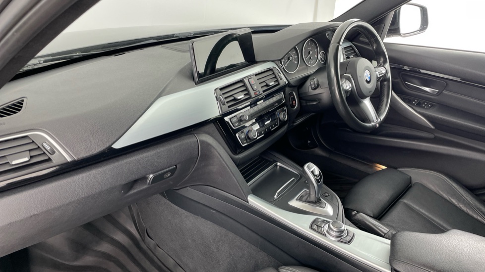 BMW 3 Series 320d xDrive M Sport 5dr Step Auto Diesel Estate - Image 7