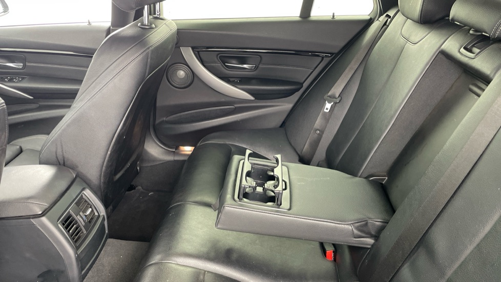 BMW 3 Series 320d xDrive M Sport 5dr Step Auto Diesel Estate - Image 34