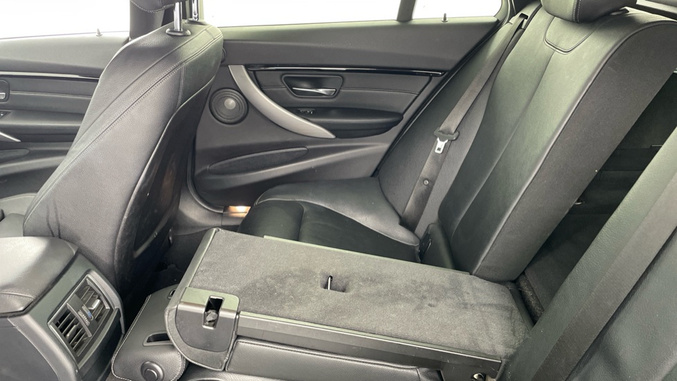 BMW 3 Series 320d xDrive M Sport 5dr Step Auto Diesel Estate - Image 36