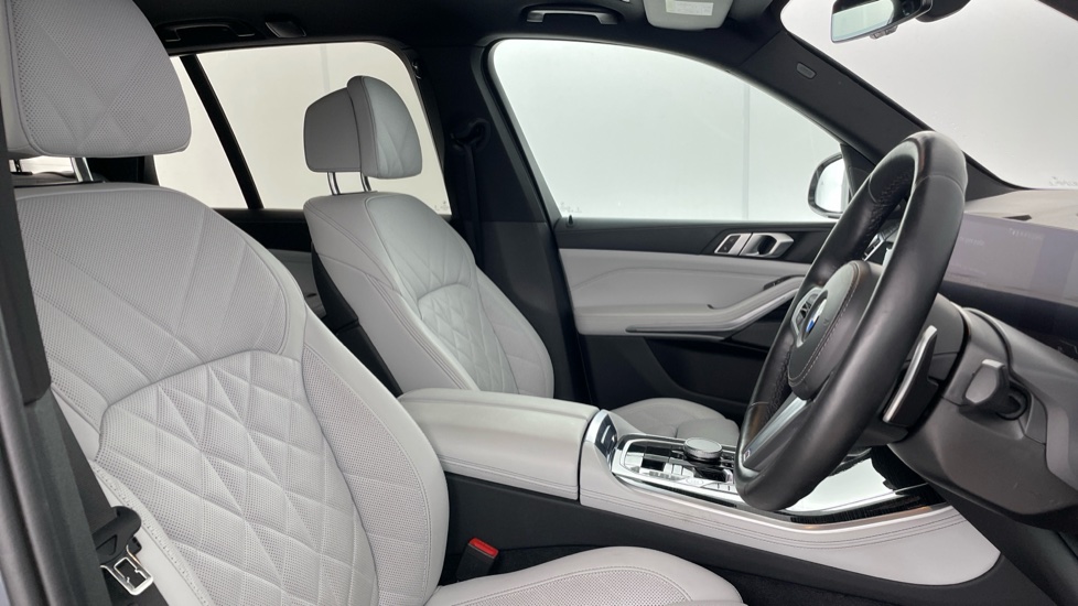 BMW X5 xDrive30d MHT M Sport 5dr Auto Diesel Estate - Image 11