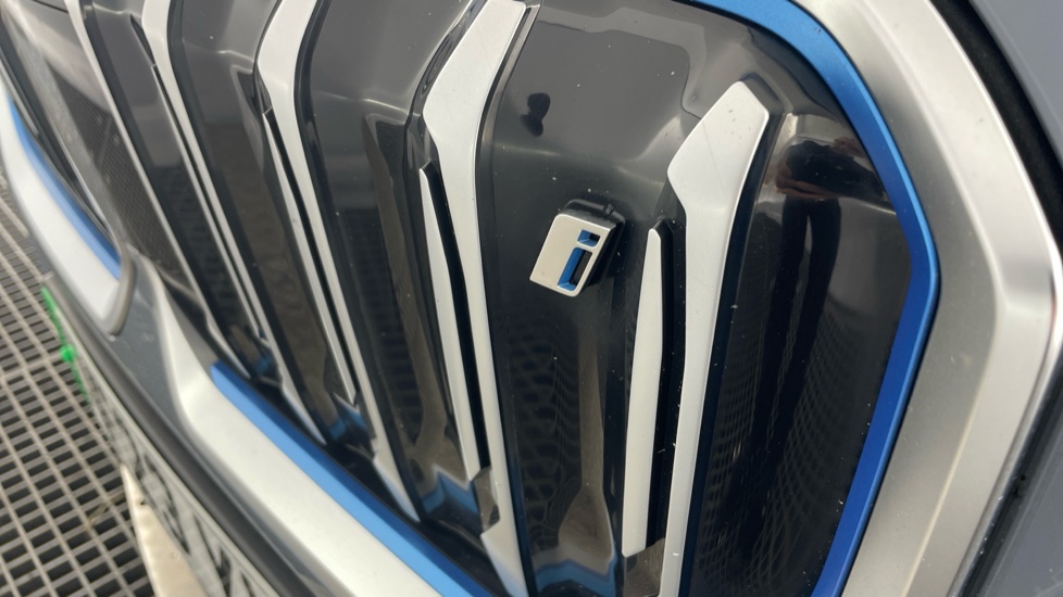BMW iX1 230kW xDrive30 M Sport 65kWh 5dr Auto Electric Estate - Image 25