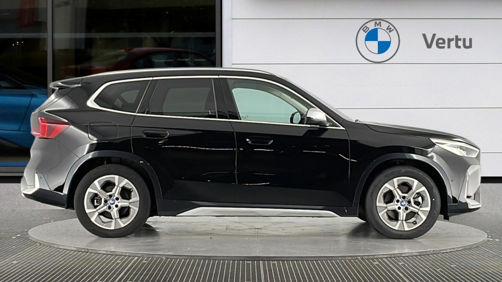 BMW iX1 230kW xDrive30 xLine 65kWh 5dr Auto Electric Estate - Image 3